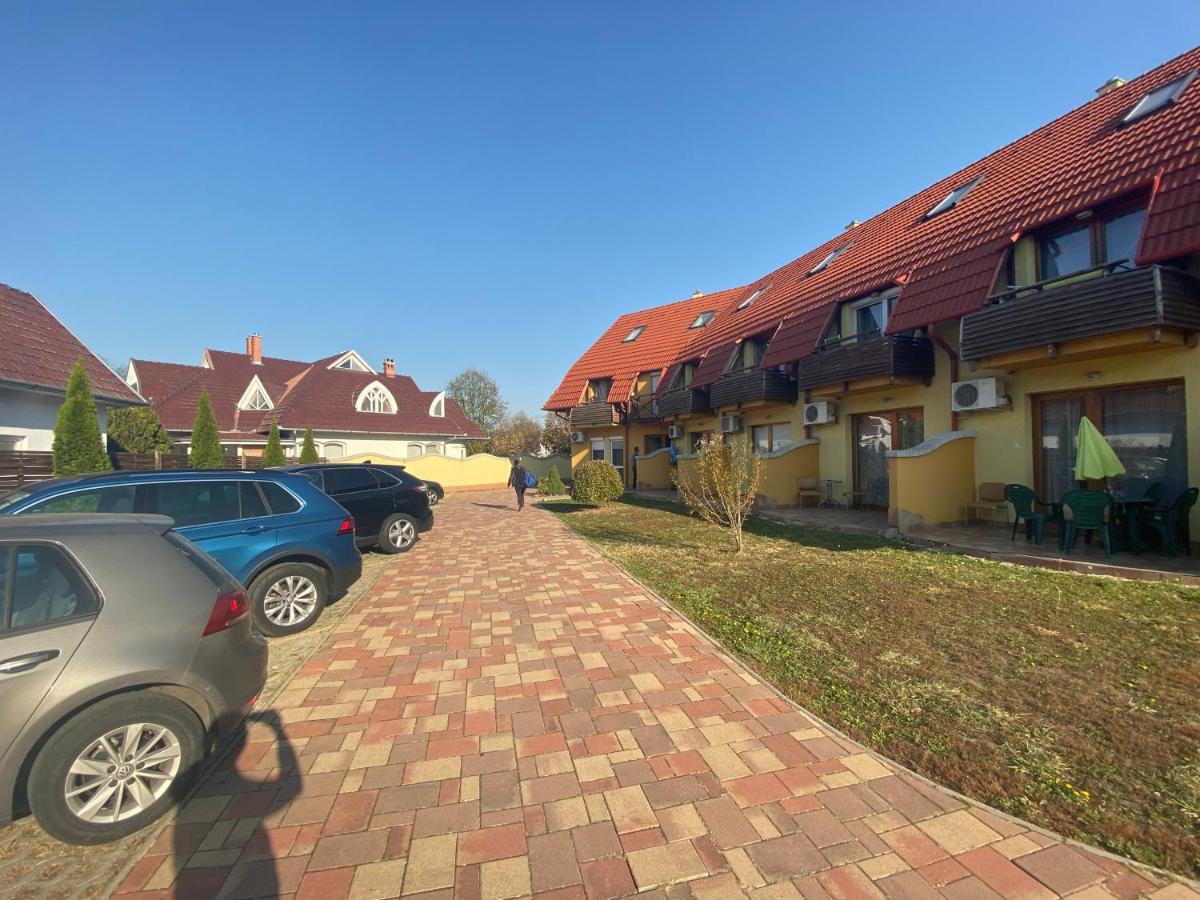 Mimi Apartman Appartement Gyula Buitenkant foto