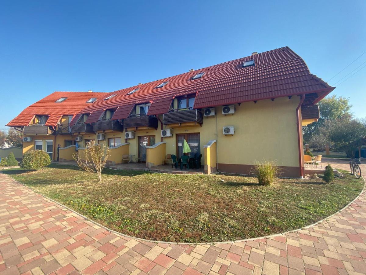 Mimi Apartman Appartement Gyula Buitenkant foto